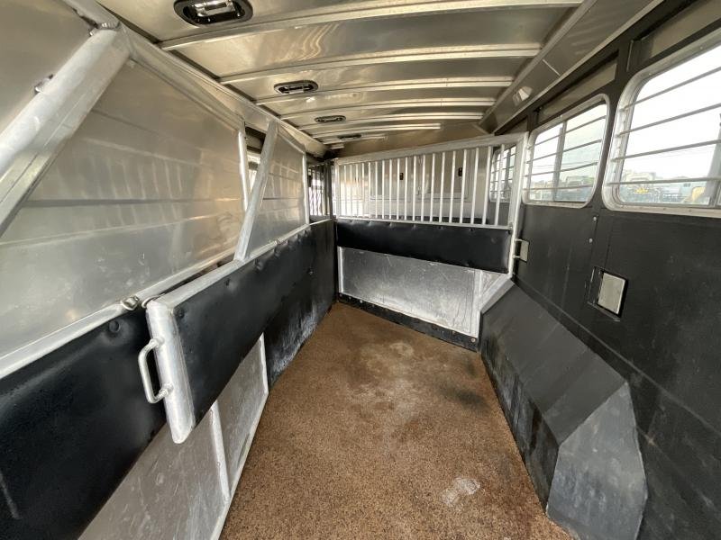 PRE-OWNED_2014_Logan_Coach_RAZ4GNHDLQ_4_Horse_Razor_GN_Horse_TrailerWITH_WALK_IN_CLOSET_7TcFbEbr3yqx.jpg