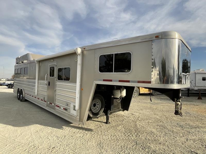 PRE-OWNED_2014_Logan_Coach_RAZ4GNHDLQ_4_Horse_Razor_GN_Horse_TrailerWITH_WALK_IN_CLOSET_HqGxMWhmhp6d.jpg