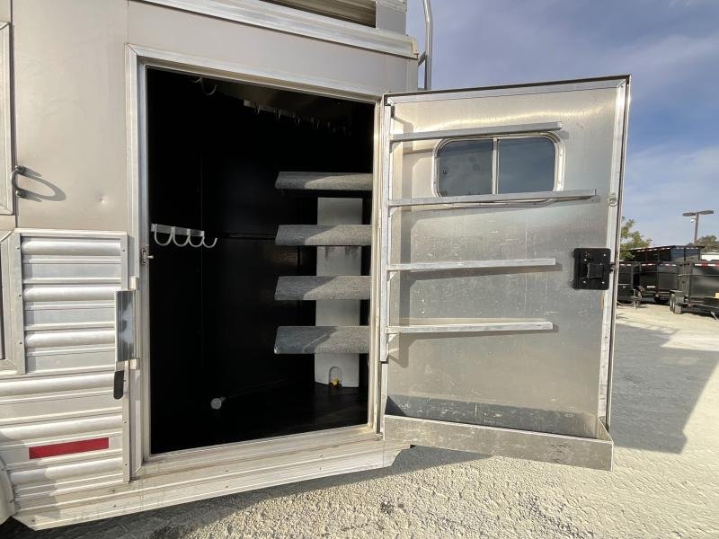 PRE-OWNED_2014_Logan_Coach_RAZ4GNHDLQ_4_Horse_Razor_GN_Horse_TrailerWITH_WALK_IN_CLOSET_PZHOfg5hghxe.jpg