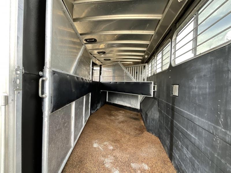 PRE-OWNED_2014_Logan_Coach_RAZ4GNHDLQ_4_Horse_Razor_GN_Horse_TrailerWITH_WALK_IN_CLOSET_V9tRRI4kxlql.jpg