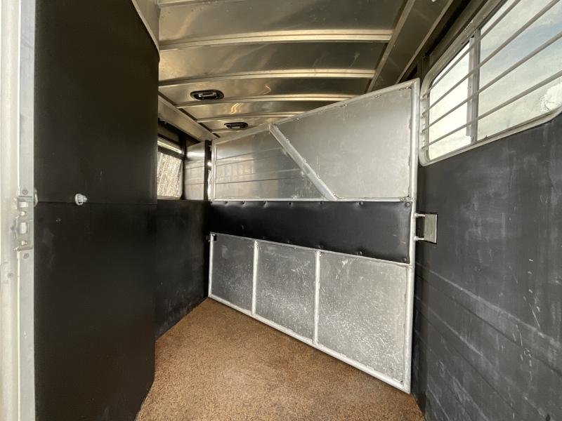 PRE-OWNED_2014_Logan_Coach_RAZ4GNHDLQ_4_Horse_Razor_GN_Horse_TrailerWITH_WALK_IN_CLOSET_sqAdHMnagh6q.jpg